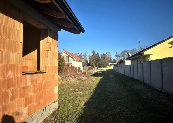 AFYREAL predaj pozemku na stavbu rodinného domu s menšou novostavbou Vojka nad Dunajom