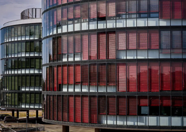 AFYREAL Prenájom kancelárií od 24m2 v TOP budove v Petržalke, parking aj pre návštevy, ľahko dostupné