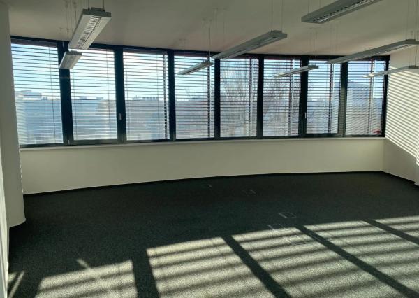 AFYREAL Prenájom kancelárií od 24m2 v TOP budove v Petržalke, parking aj pre návštevy, ľahko dostupné