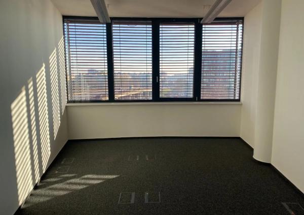 AFYREAL Prenájom kancelárií od 24m2 v TOP budove v Petržalke, parking aj pre návštevy, ľahko dostupné