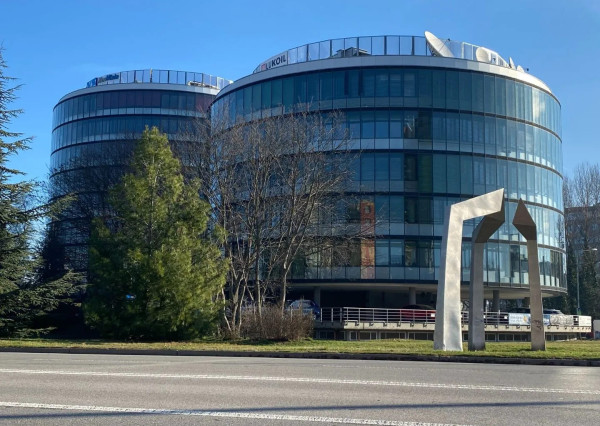 AFYREAL Prenájom kancelárií od 24m2 v TOP budove v Petržalke, parking aj pre návštevy, ľahko dostupné