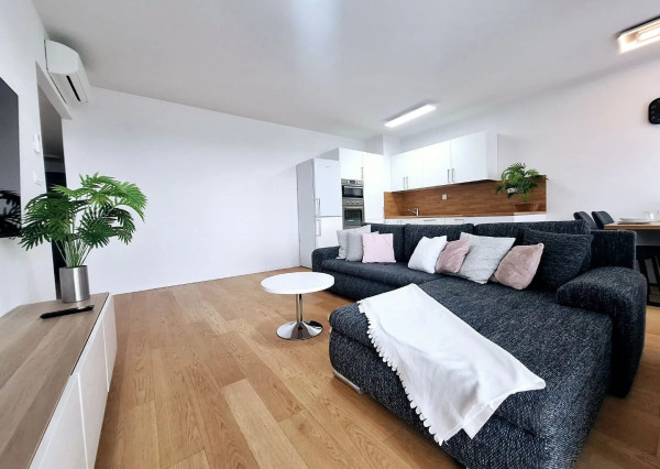 AFYREAL prenájom slnečný 2i byt na 18. posch. -výhľad na panorámu mesta KLINGERKA