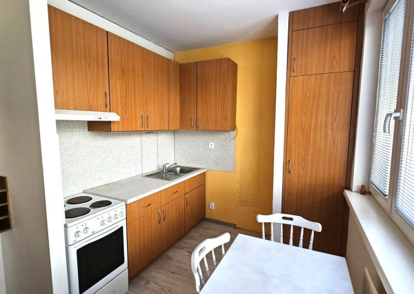 1 izbový byt v Bratislave - Petržalke, 36m2, čiastočná rekonštrukcia 