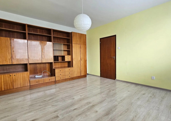 1 izbový byt v Bratislave - Petržalke, 36m2, čiastočná rekonštrukcia 