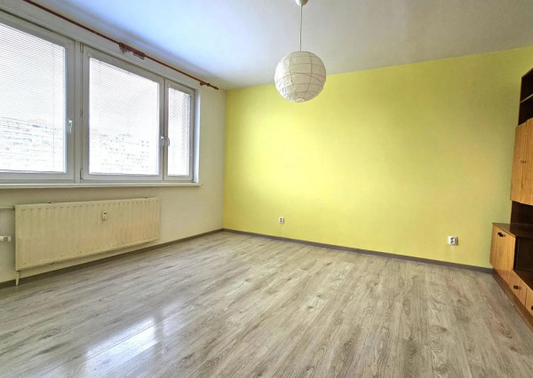 1 izbový byt v Bratislave - Petržalke, 36m2, čiastočná rekonštrukcia 