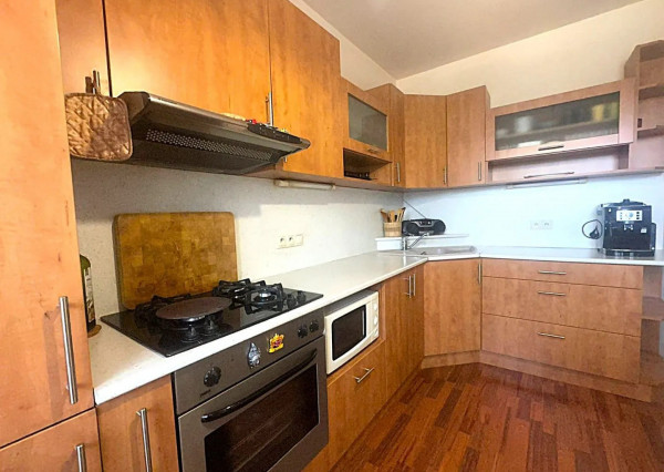 AFYREAL Predaj 4izb byt Vyšehradská Petržalka po staršej kompletnej rekonštrukcii, balkón