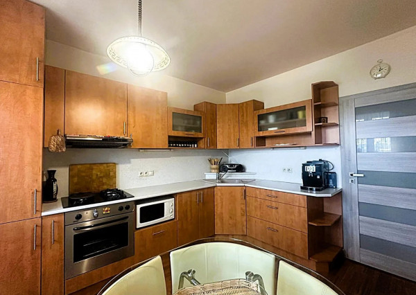 AFYREAL Predaj 4izb byt Vyšehradská Petržalka po staršej kompletnej rekonštrukcii, balkón