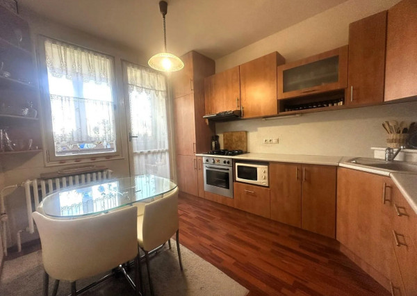 AFYREAL Predaj 4izb byt Vyšehradská Petržalka po staršej kompletnej rekonštrukcii, balkón