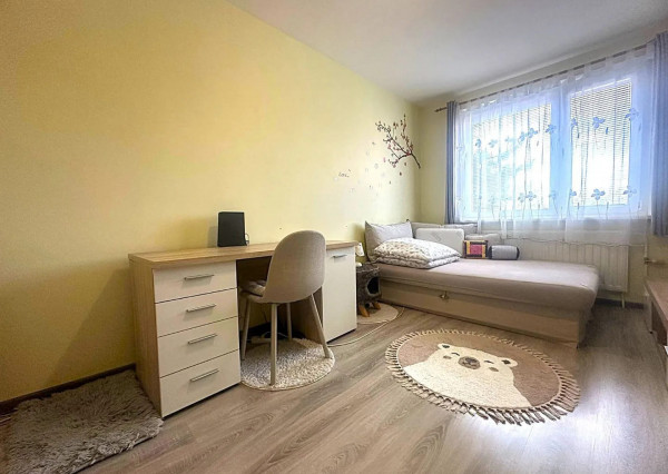 AFYREAL Predaj 4izb byt Vyšehradská Petržalka po staršej kompletnej rekonštrukcii, balkón