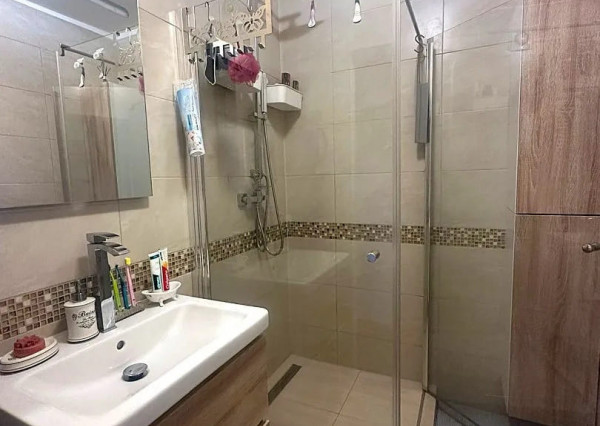 AFYREAL Predaj 4izb byt Vyšehradská Petržalka po staršej kompletnej rekonštrukcii, balkón