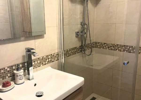 AFYREAL Predaj 4izb byt Vyšehradská Petržalka po staršej kompletnej rekonštrukcii, balkón