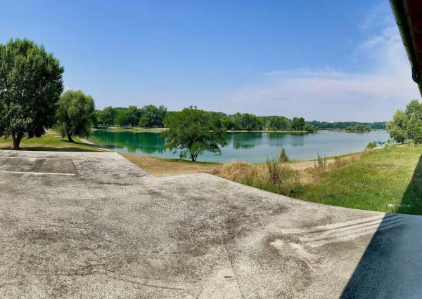 Afyreal predaj skolaudovaný objekt na podnikanie alebo bývanie na Šulianskom jazere, tesne pri vode, nádherné prostredie