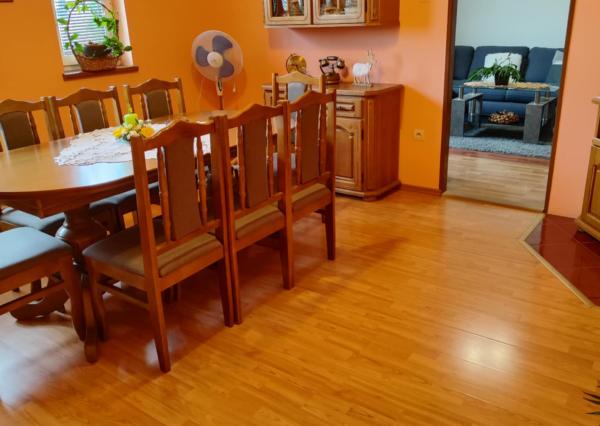 Ponúkame na predaj priestranný rodinný dom v srdci Tokajskej vínnej oblasti – Slovenské Nové Mesto.