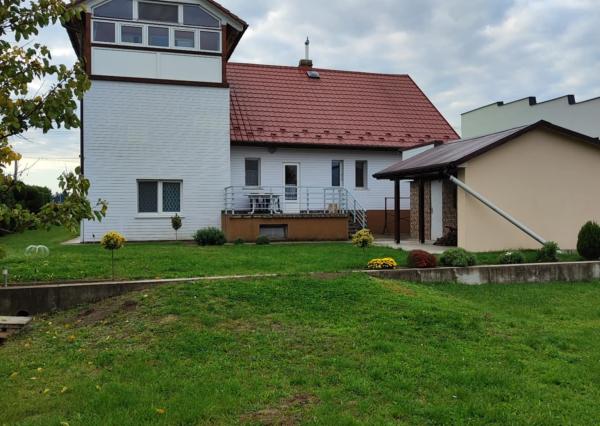 Ponúkame na predaj priestranný rodinný dom v srdci Tokajskej vínnej oblasti – Slovenské Nové Mesto.