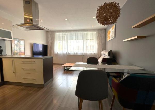 AFYREAL REZERVOVANE 3izb bytu s parkovaním Kadnárova - Rača 68m2 plus loggia 7m2 plus parkovanie.