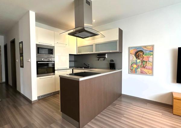 AFYREAL REZERVOVANE 3izb bytu s parkovaním Kadnárova - Rača 68m2 plus loggia 7m2 plus parkovanie.