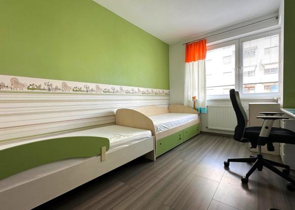 AFYREAL REZERVOVANE 3izb bytu s parkovaním Kadnárova - Rača 68m2 plus loggia 7m2 plus parkovanie.