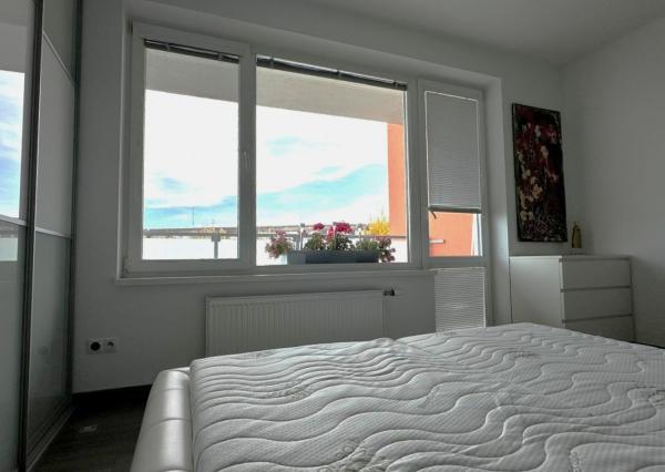 AFYREAL REZERVOVANE 3izb bytu s parkovaním Kadnárova - Rača 68m2 plus loggia 7m2 plus parkovanie.