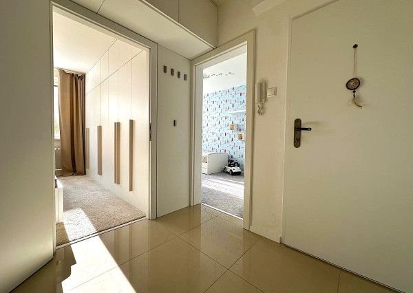 AFYREAL predaj 4izb Cabanova ul., kompletná rekonštrukcia, úložný priestor, loggia, výťah, slnečný, svetlý.