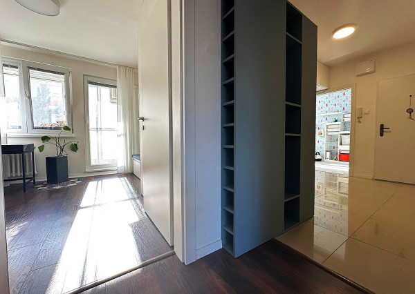 AFYREAL predaj 4izb Cabanova ul., kompletná rekonštrukcia, úložný priestor, loggia, výťah, slnečný, svetlý.