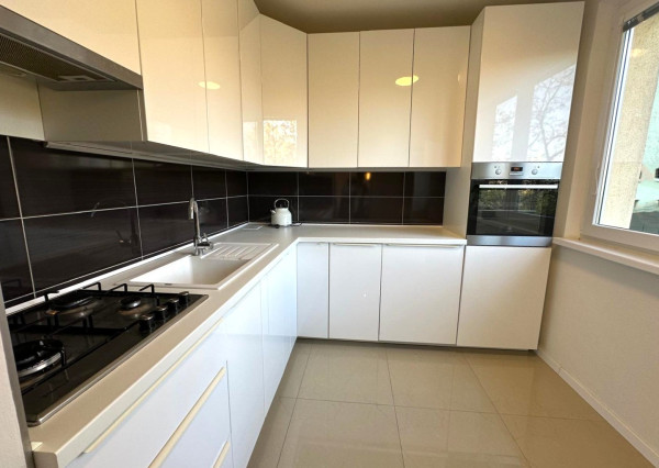 AFYREAL predaj 4izb Cabanova ul., kompletná rekonštrukcia, úložný priestor, loggia, výťah, slnečný, svetlý.