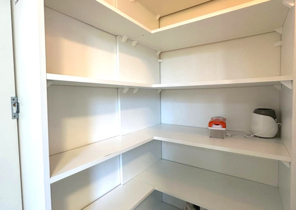 AFYREAL predaj 4izb Cabanova ul., kompletná rekonštrukcia, úložný priestor, loggia, výťah, slnečný, svetlý.