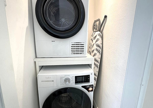 AFYREAL predaj 4izb Cabanova ul., kompletná rekonštrukcia, úložný priestor, loggia, výťah, slnečný, svetlý.