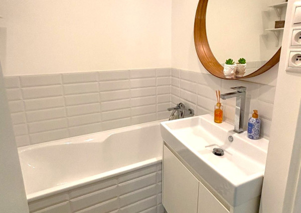 AFYREAL predaj 4izb Cabanova ul., kompletná rekonštrukcia, úložný priestor, loggia, výťah, slnečný, svetlý.