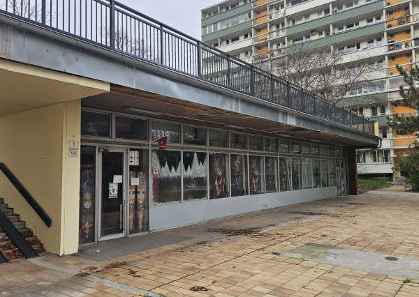 Obchodný - skladový priestor v Karlovej Vsi na prenájom, 130m2