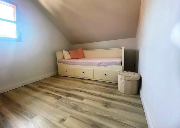 AFYREAL prenájom dog friendly 3izb celoročne obývateľnej chaty iba 25km od Rusoviec - pri Šulianskom jazere, tiché a pokojné prostredie.