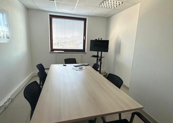 AFYREAL prenájom kancelárií v administratívnej polyfunkčnej budove na začiatku Lozorna