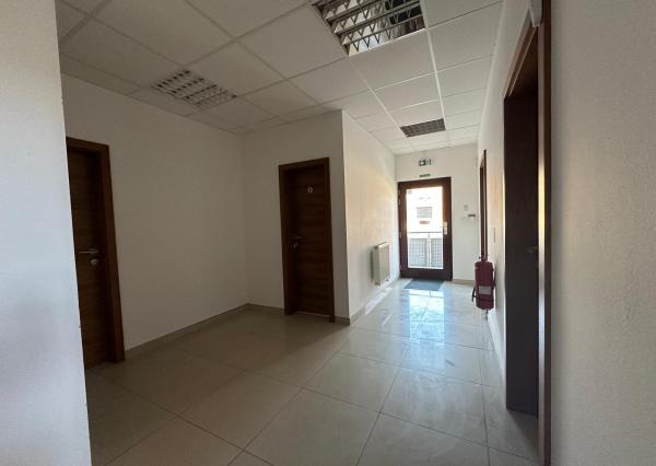 AFYREAL prenájom kancelárií v administratívnej polyfunkčnej budove na začiatku Lozorna