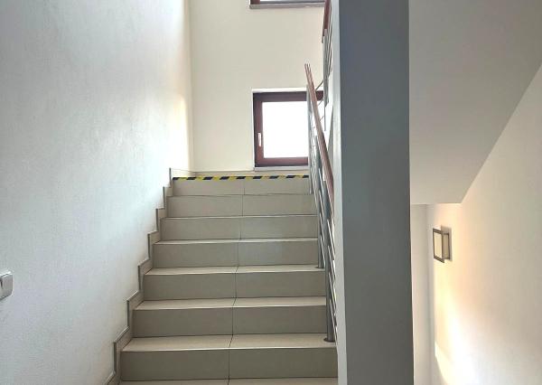 AFYREAL prenájom kancelárií v administratívnej polyfunkčnej budove na začiatku Lozorna