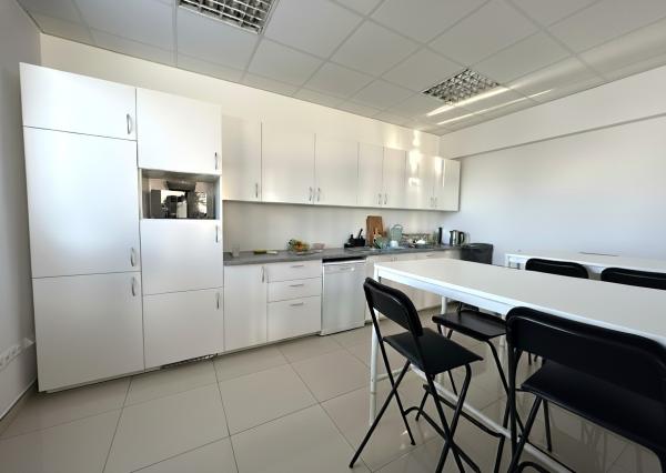 AFYREAL prenájom kancelárií v administratívnej polyfunkčnej budove na začiatku Lozorna