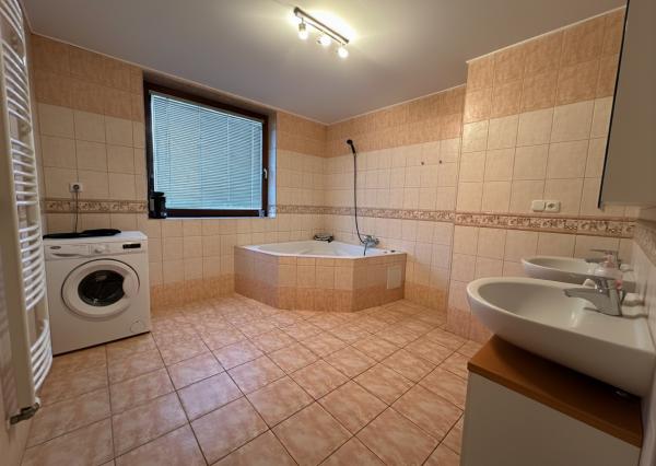 AFYREAL prenájom kancelárií v administratívnej polyfunkčnej budove na začiatku Lozorna