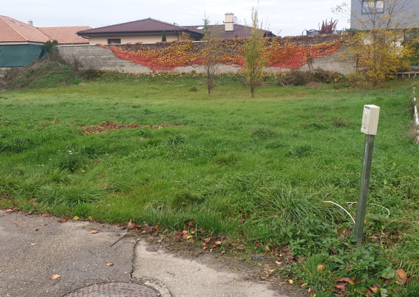 Stavebný pozemok 721m² + platné stav. povolenie