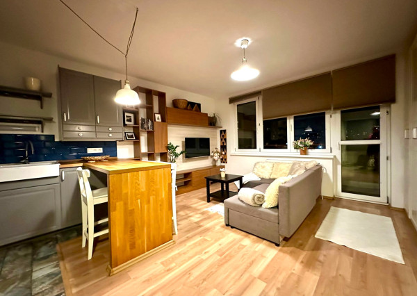 AFYREAL predaj 2izb byt Nejedlého, Dúbravka - loggia, výťah, kolaudácia 2003