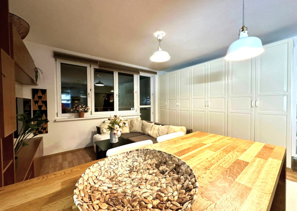 AFYREAL predaj 2izb byt Nejedlého, Dúbravka - loggia, výťah, kolaudácia 2003