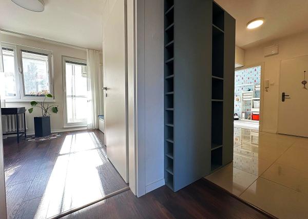 AFYREAL predane 4izb Cabanova ul., kompletná rekonštrukcia, úložný priestor, loggia, výťah, slnečný, svetlý