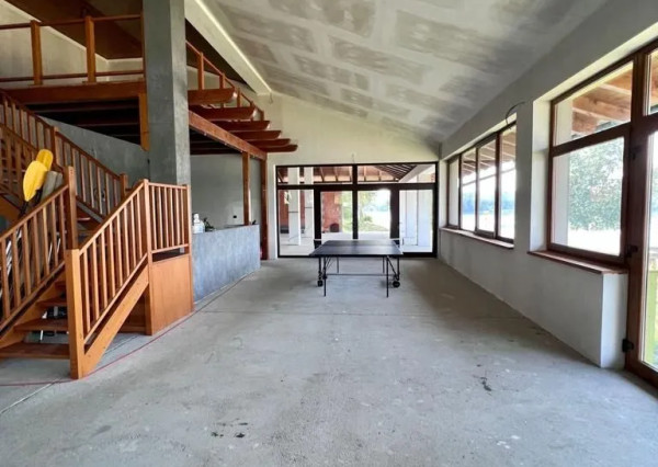 Afyreal predaj skolaudovaný objekt na podnikanie alebo bývanie na Šulianskom jazere, tesne pri vode, nádherné prostredie