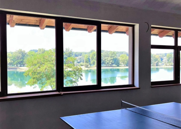 Afyreal predaj skolaudovaný objekt na podnikanie alebo bývanie na Šulianskom jazere, tesne pri vode, nádherné prostredie