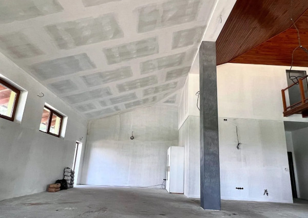 Afyreal predaj skolaudovaný objekt na podnikanie alebo bývanie na Šulianskom jazere, tesne pri vode, nádherné prostredie