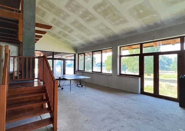 Afyreal predaj skolaudovaný objekt na podnikanie alebo bývanie na Šulianskom jazere, tesne pri vode, nádherné prostredie