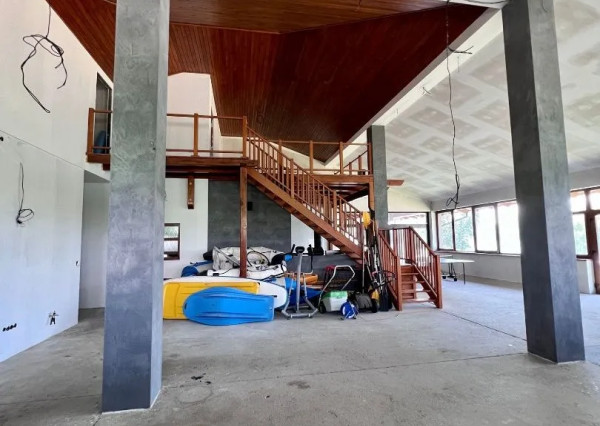 Afyreal predaj skolaudovaný objekt na podnikanie alebo bývanie na Šulianskom jazere, tesne pri vode, nádherné prostredie