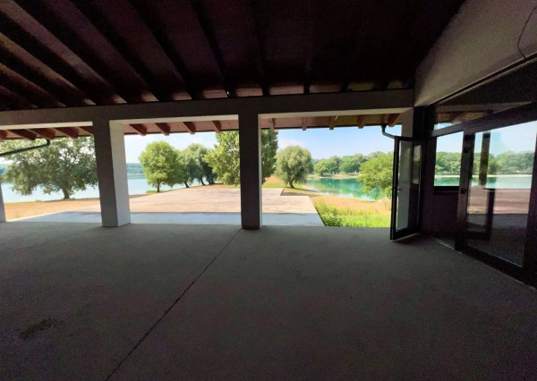 Afyreal predaj skolaudovaný objekt na podnikanie alebo bývanie na Šulianskom jazere, tesne pri vode, nádherné prostredie