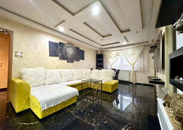 AFYREAL predaj 4izb byt 90m2 Radničné námestie, vlastný kotol na kúrenie, kompl.rekonštr., balkón, pivnica,