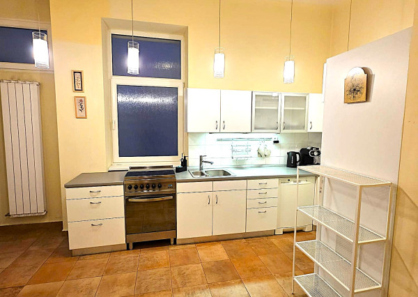 AFYREAL Prenájom typický staromestský 3izb byt Moskovská ul. v srdci Bratislavy- Medická záhrada - RK neplatíte