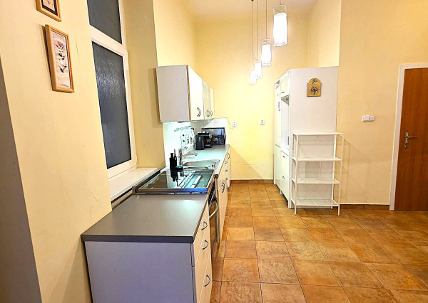 AFYREAL Prenájom typický staromestský 3izb byt Moskovská ul. v srdci Bratislavy- Medická záhrada - RK neplatíte