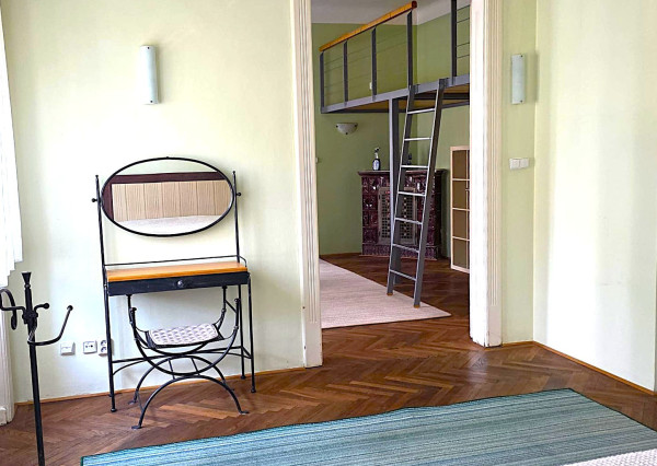 AFYREAL Prenájom typický staromestský 3izb byt Moskovská ul. v srdci Bratislavy- Medická záhrada - RK neplatíte