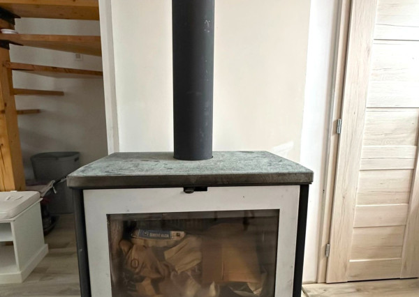 AFYREAL prenájom dog friendly 3izb celoročne obývateľnej chaty iba 25km od Rusoviec - pri Šulianskom jazere, tiché a pokojné prostredie.